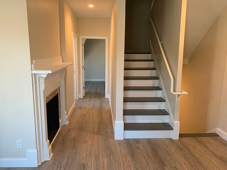 129 Kenoza Ave — Photo 15