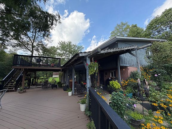 2nd image of 990 Deer Ln