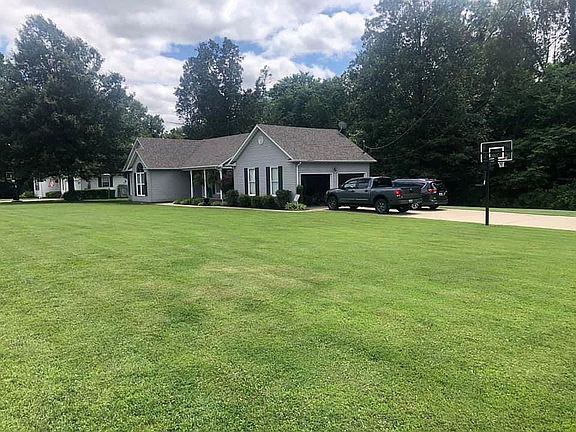 3rd image of 15 Mitchell Dr