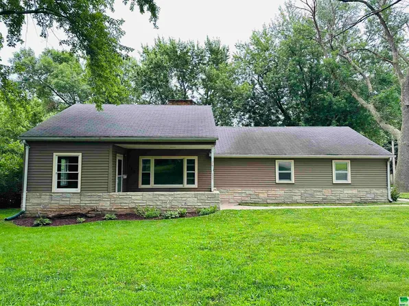 334 5th Ave SE, Le Mars, IA 51031