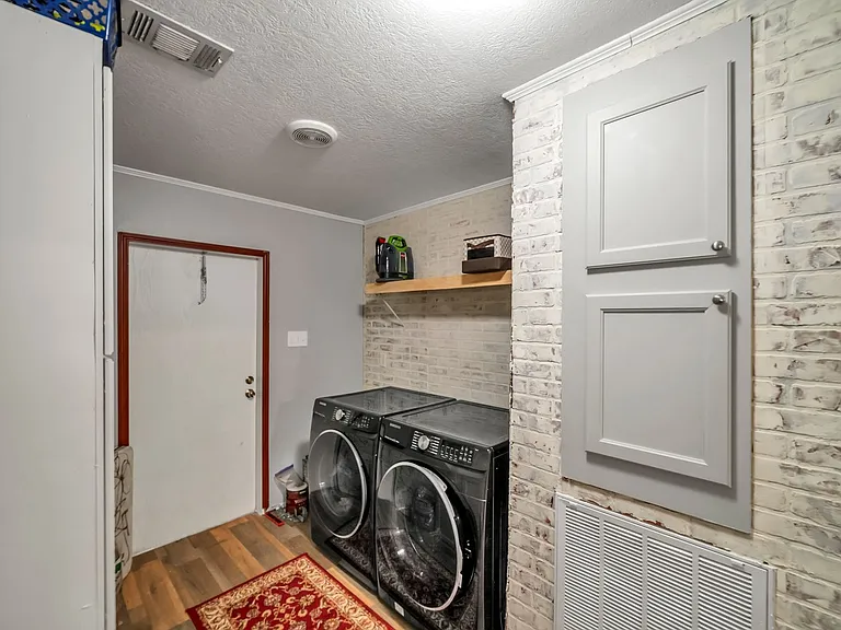 483 Howard St — Photo 7