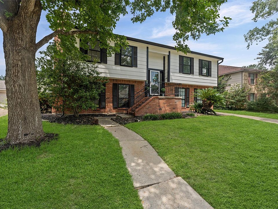 1st image of 15819 Maple Manor Dr