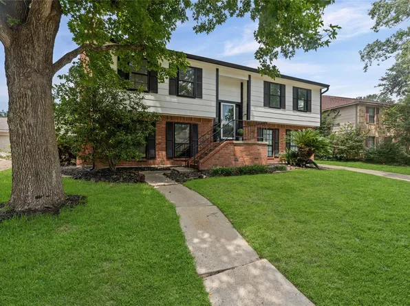15819 Maple Manor Dr, Houston, TX 77095