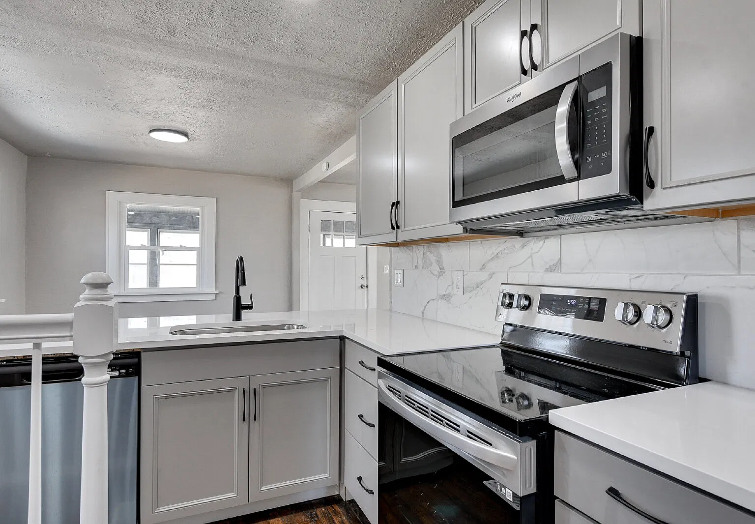 3 bed, 2.0 bath, 1000 sqft, $1,600 — Photo 1