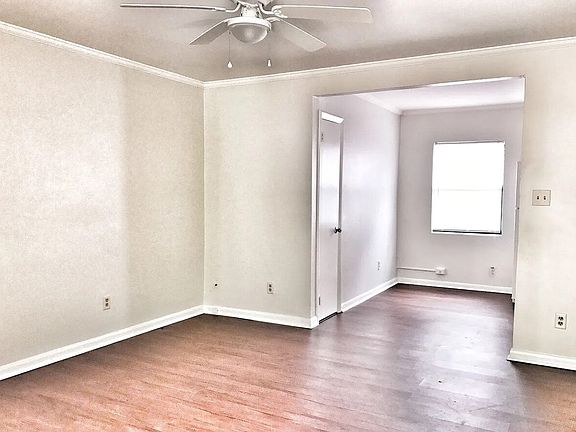 2nd image of 305 W 9th Ave
