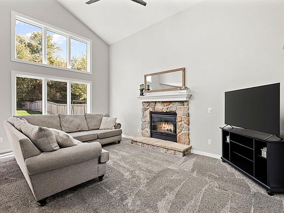 3rd image of 3137 Bradbury Rd