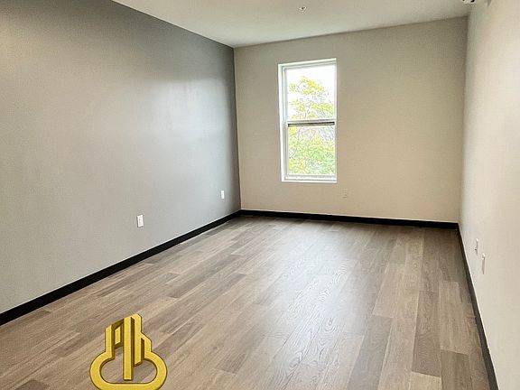 3rd image of 138 Mallory Ave #301