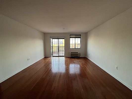 1st image of 24 Lawton St APT 6E