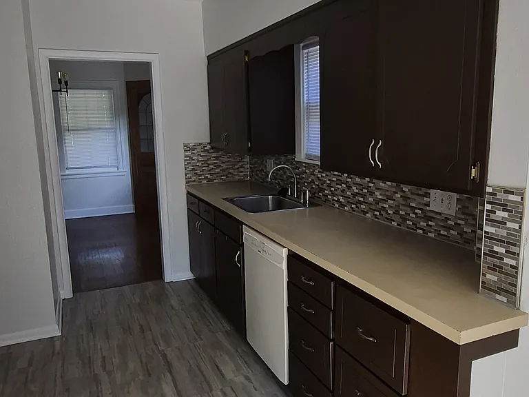 2808 Goddard Rd — Photo 6