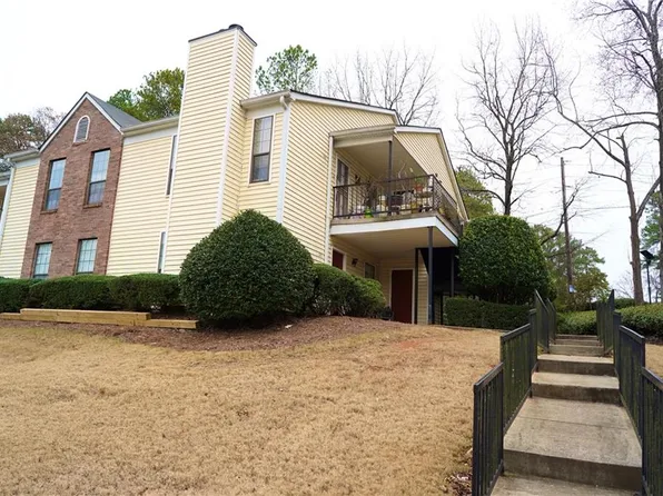 691 Windchase Ln, Stone Mountain, GA 30083