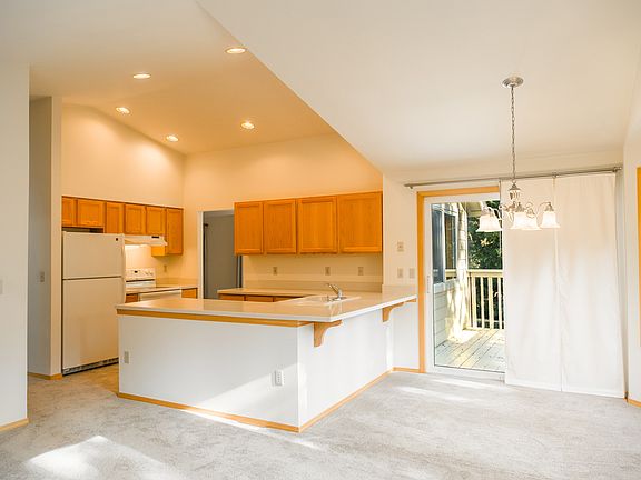 4th image of 11108 193rd Ave E