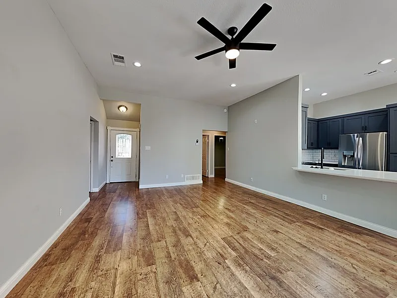 3 bed, 2.0 bath, 1362 sqft, $2,500 — Photo 3