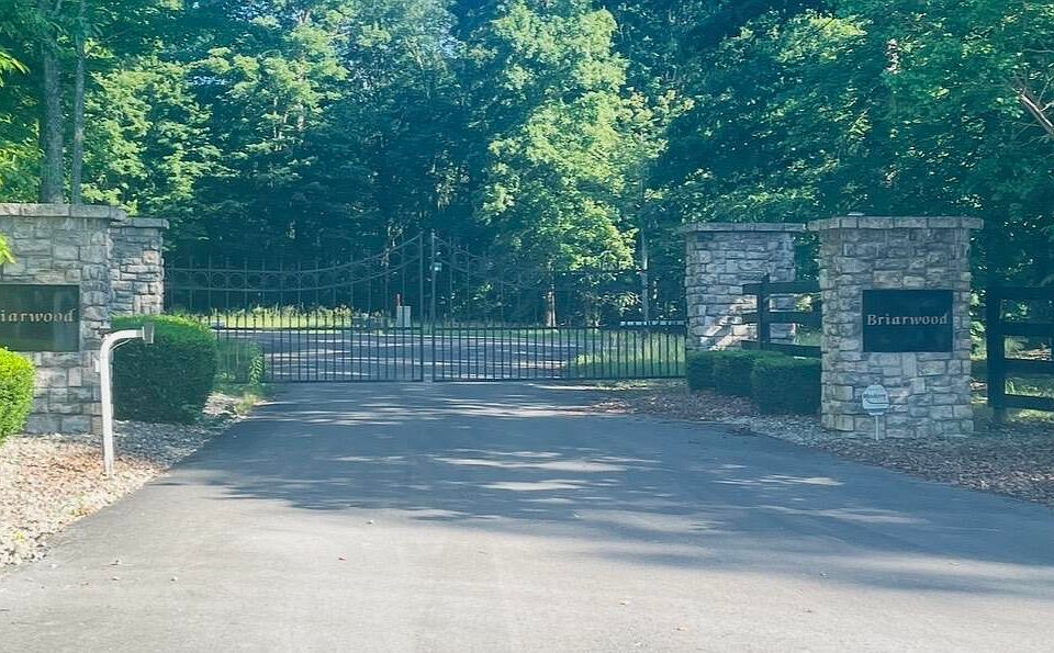 1st image of 8 Village Dr