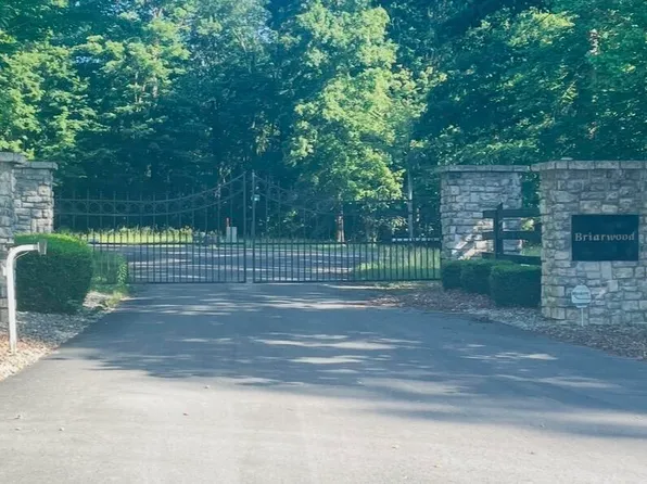 8 Village Dr, Russell Springs, KY 42642
