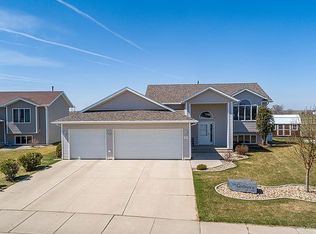 2905 Plainview Dr SE, Mandan, ND 58554