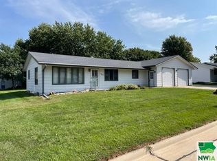 105 Oak St, Hospers, IA 51238