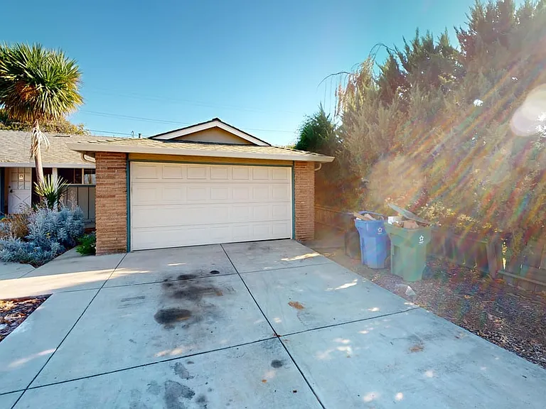 4728 Nelson St — Photo 8