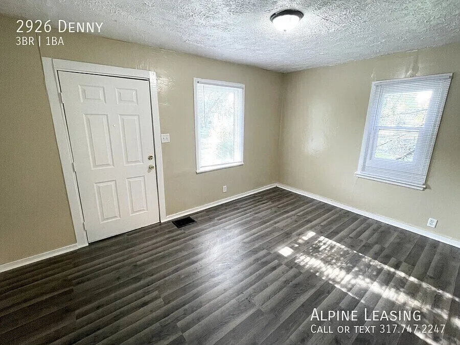 3 bed, 1.0 bath, $895 — Photo 2
