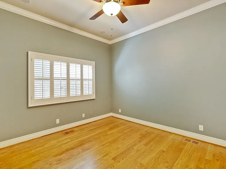 1150 Meredith Ave — Photo 57