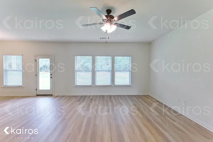 207 Foggy Ln — Photo 2