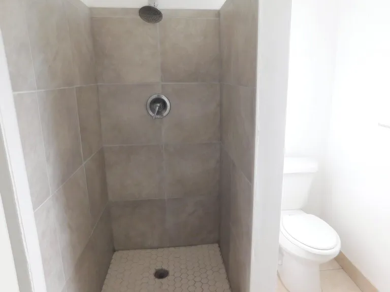 825 NE 6th St #3 — Photo 9