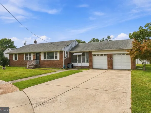 97 Center St, Gibbstown, NJ 08027
