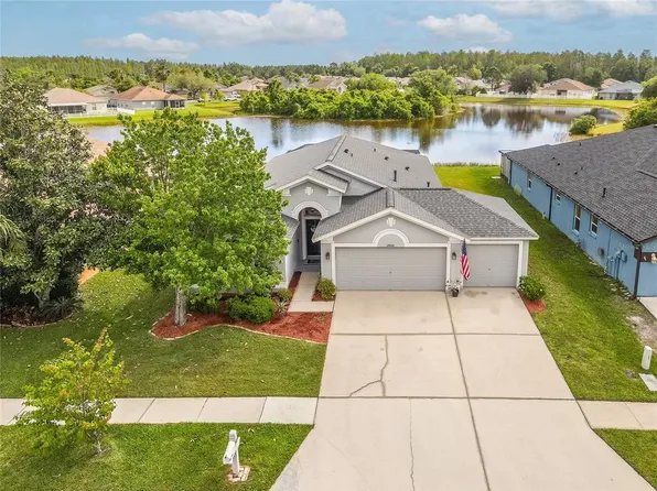 2000 Folkstone Pl, Zephyrhills, FL 33543