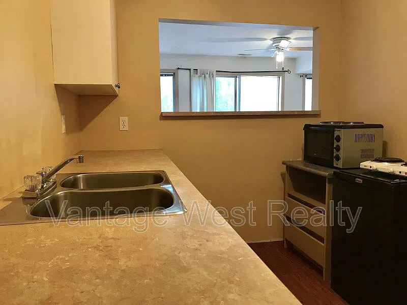 1 bed, 1.0 bath, $1,095 — Photo 4