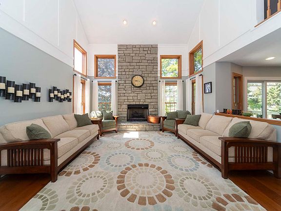3rd image of 416 Wexford Dr