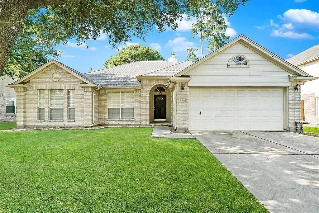 Building Photo - 1319 Castlemist Dr