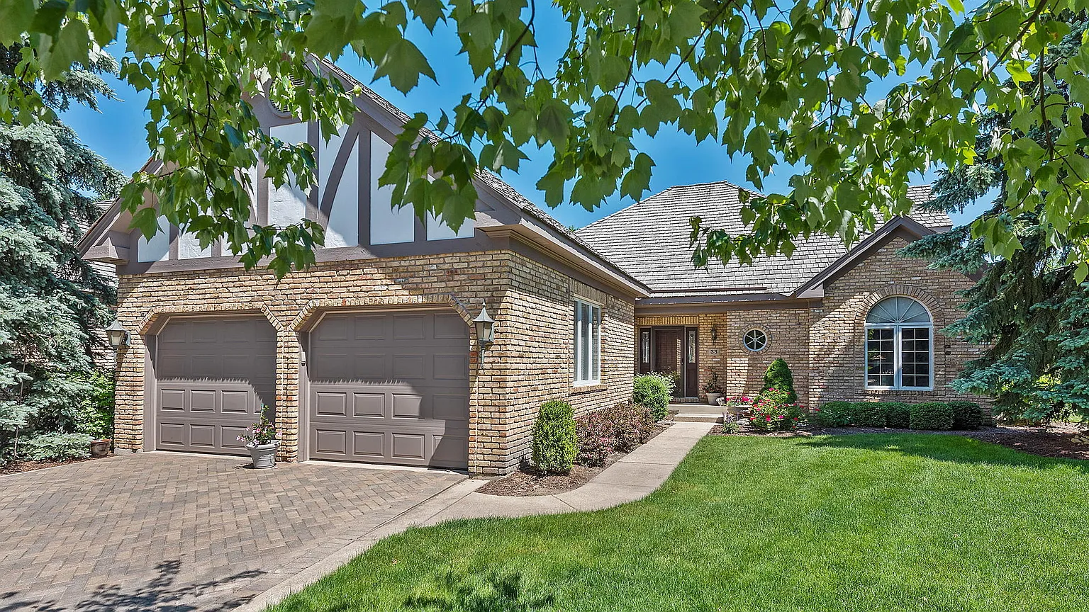 33 Lancaster Ct photo 1