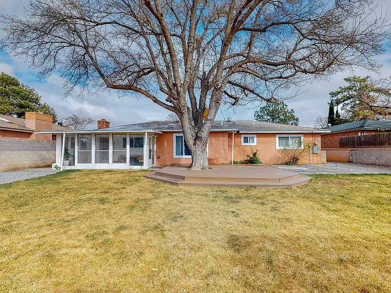 2817 Alcazar St NE — Photo 28