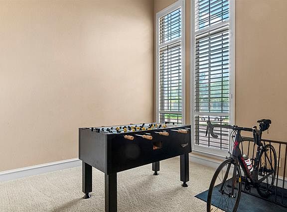 4th image of 1015 Everglades Dr