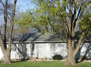 1213 N Spring St, Nevada, MO 64772