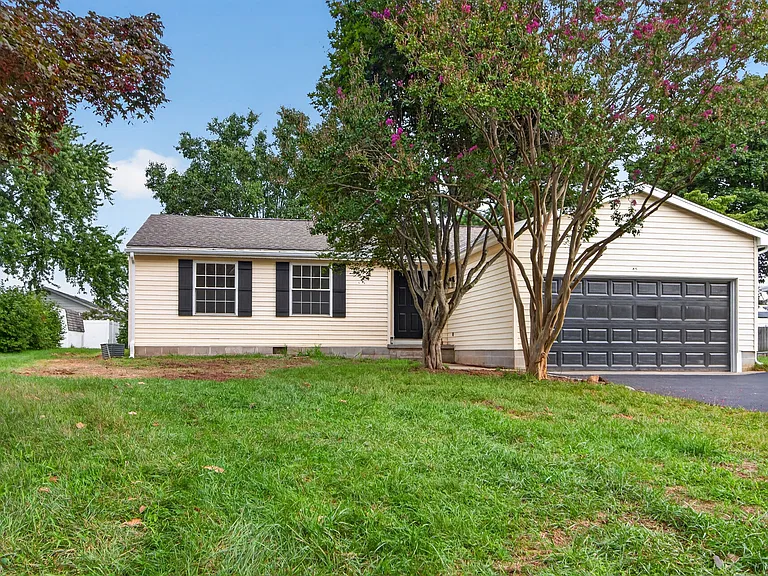 45 Tiffany Dr — Photo 4