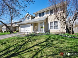 589 Beaconsfield Ave, Naperville, IL 60565