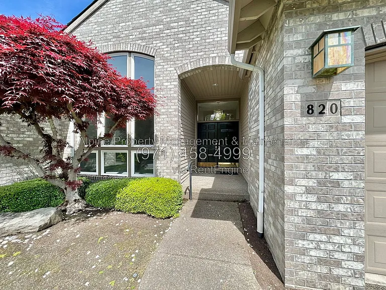 820 NW Pebble Beach Way — Photo 2