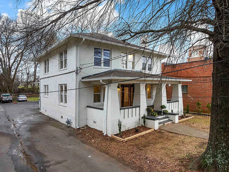 104 E Glenwood Ave — Photo 6
