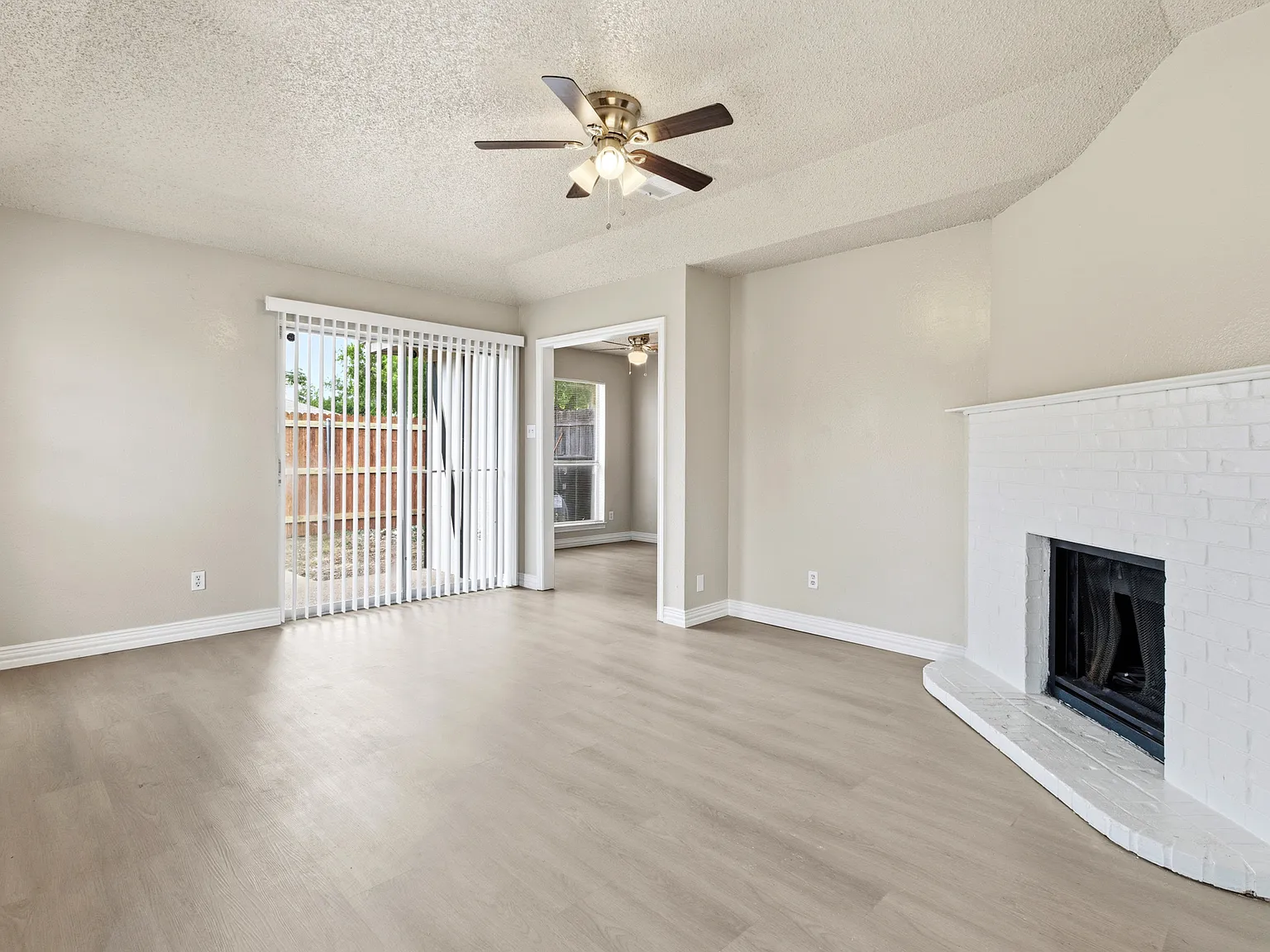 2526 Lido Lane - 2 — Photo 2