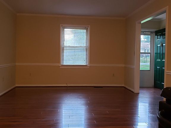 4th image of 1107 Amherst Ave