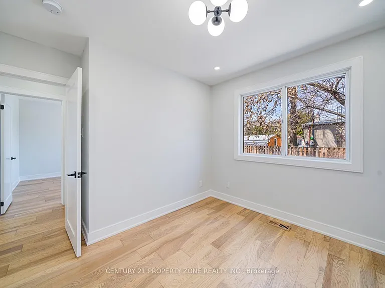 203 Toynbee Trl — Photo 26