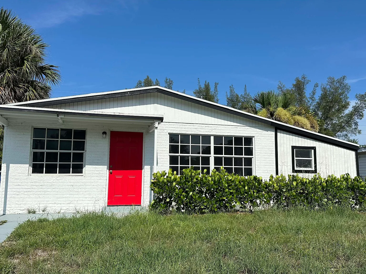 3 bed, 1020 sqft, $2,450 — Photo 1