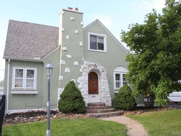 2405 E Court St, Flint, MI 48503