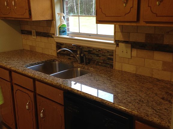 Kitchen: dble sink, dishwasher, granite