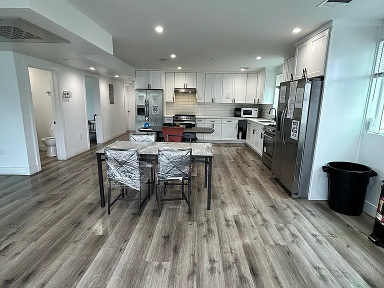 1610 W 35th Pl — Photo 11