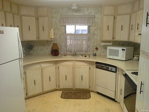 3rd image of 71 Joppa Dr