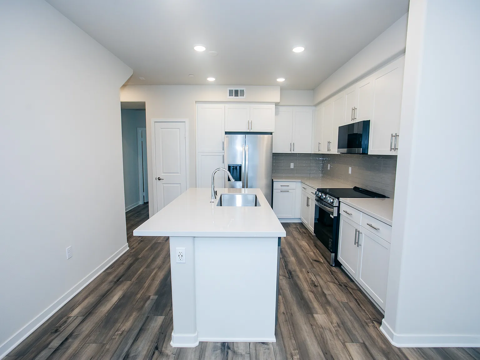 3 bed, 1464 sqft, $3,000 — Photo 2