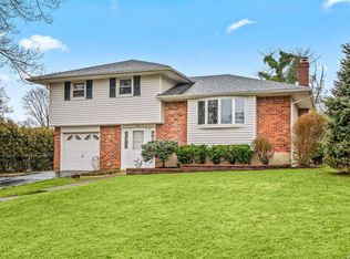 24 Howell Dr, Smithtown, NY 11787