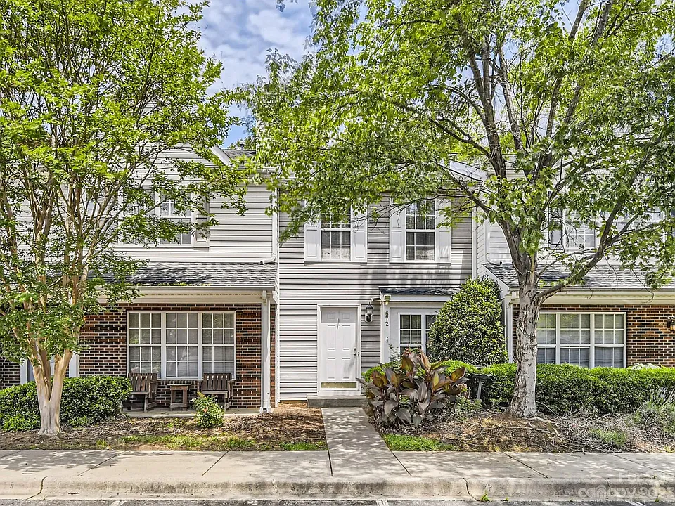 672 Emerald Cove Dr