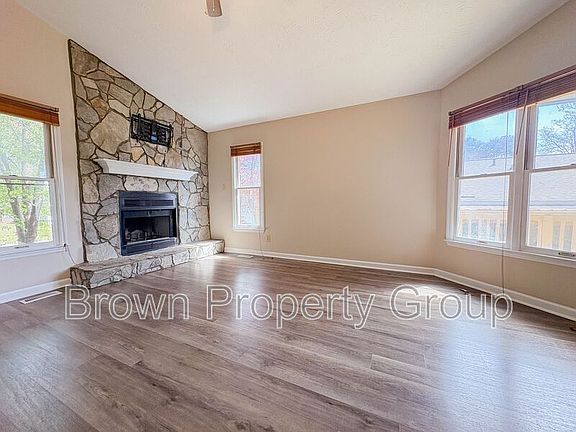 4th image of 565 Andover Rd
